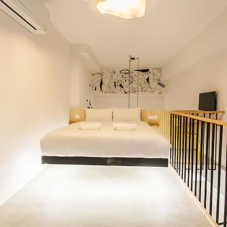 Апартаменты Guernica Luxury Duplex - Location, Light, And Art Мадрид Экстерьер фото